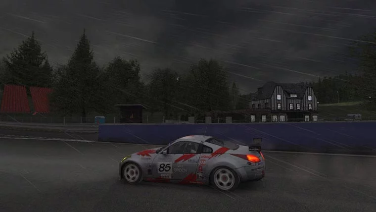 Изображение игры: GTR 2: FIA GT Racing Game