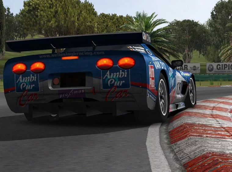 Изображение игры: GTR 2: FIA GT Racing Game