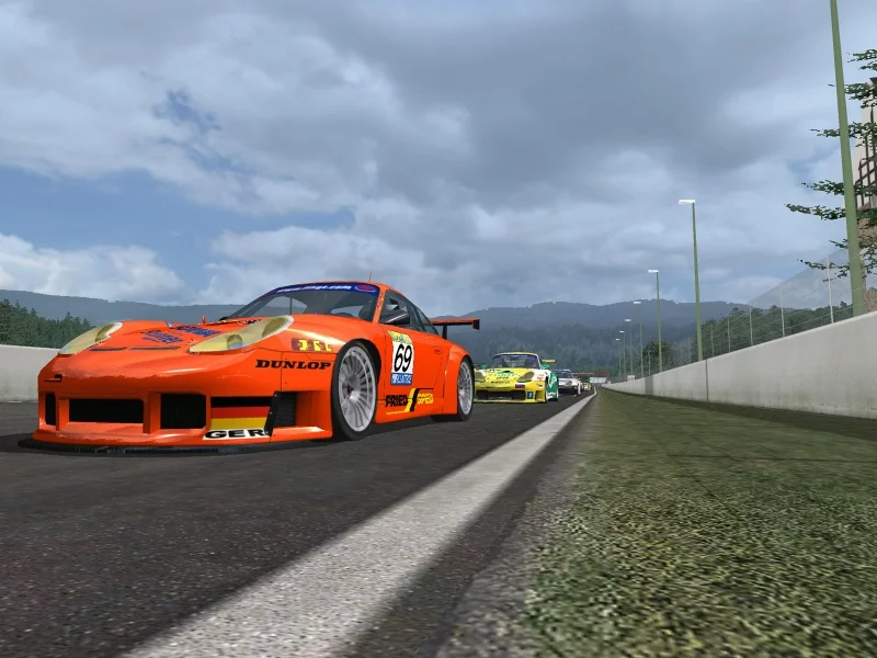 Изображение игры: GTR: FIA GT Racing Game