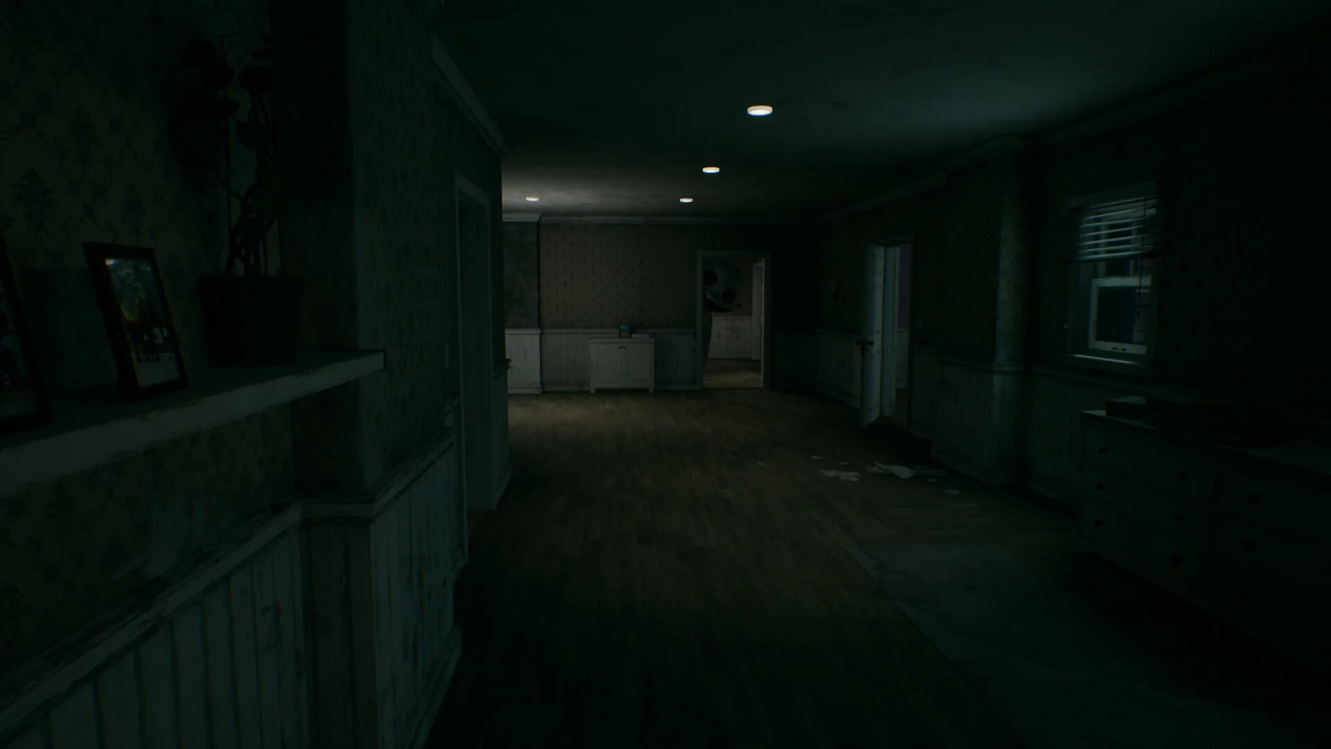 Изображение игры: I found myself in a strange house and I'm scared