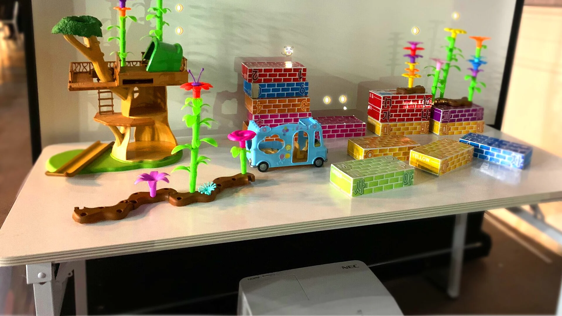 Изображение игры: Pandamander's Projector Platformer