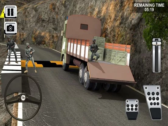 Изображение игры: Army Cargo Truck Parking