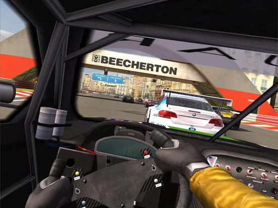 Изображение игры: Real Racing 2 HD