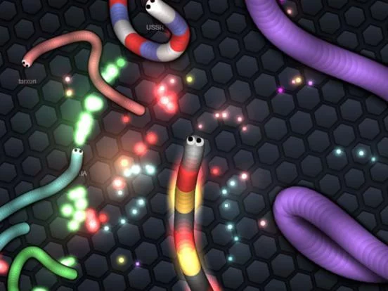 Изображение игры: Slither Dash - Rolling Color.IO Snake Flip Game